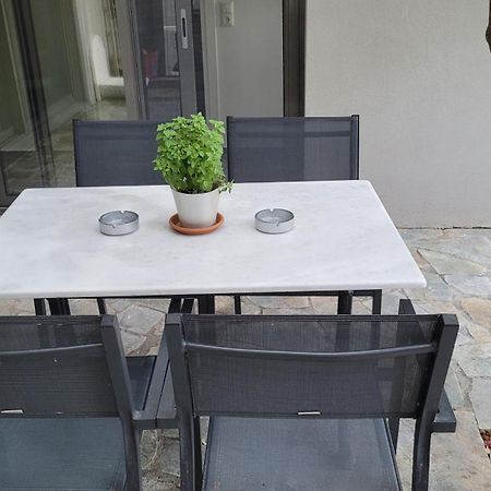 Charming Coastal Retreat Apartment Анависос Екстериор снимка