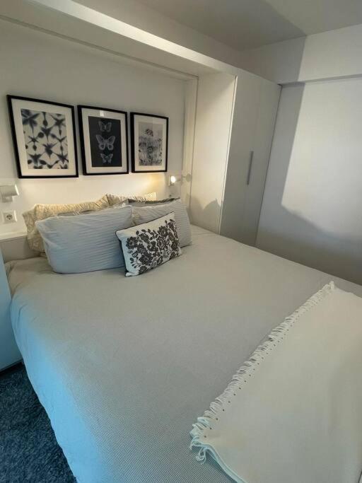 Charming Coastal Retreat Apartment Анависос Екстериор снимка